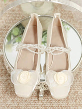 Women Retro Camellia Mary Jane Pearl Round Toe Chunky Heel Pumps